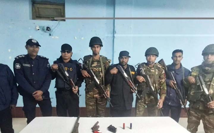 ঝিনাইদহে যৌথ বাহিনীর অভিযানে অস্ত্র-গুলি উদ্ধার